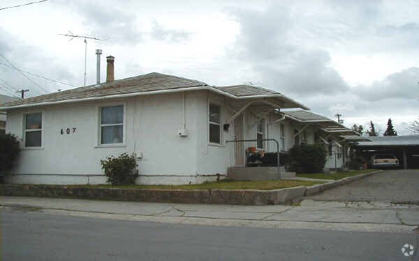 Building Photo - 607 W 15th St