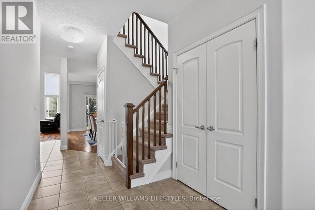 Photo du bâtiment - 2200 Dogwood Crescent