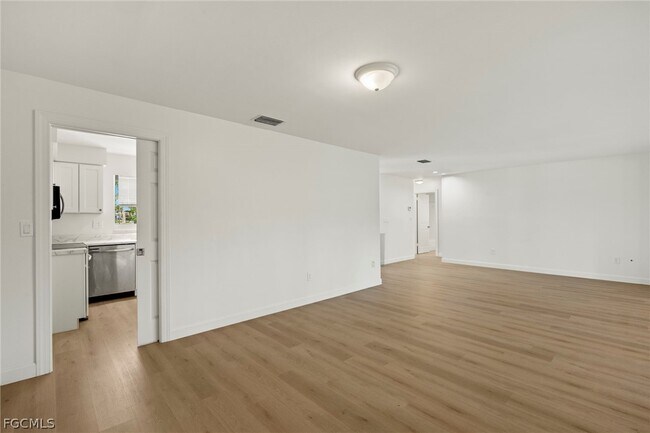 Foto del edificio - 5738 SW 1st Ct