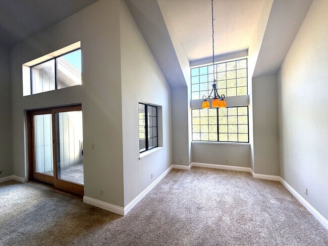 Building Photo - SPACIOUS TWO BEDROOM TWO AND HALF BATH + L...