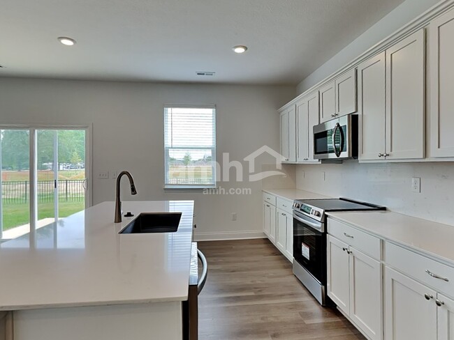 Foto del edificio - 1094 Heritage Blvd