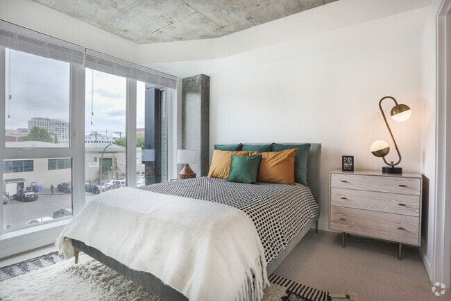 Interior Photo - Hollis