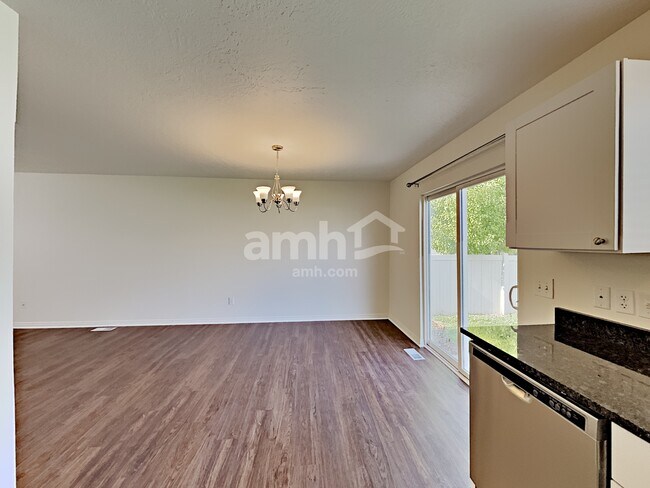 Building Photo - 4384 Maple Dr