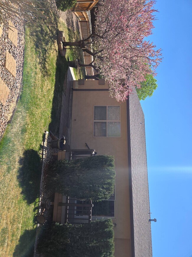 Foto del edificio - 729 Skyview Ct