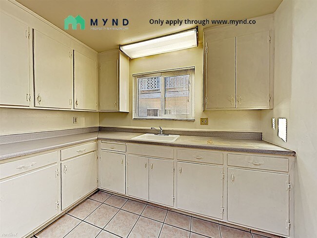 Building Photo - 2 br, 1 bath  - 427 S 5th St Apt 8 8