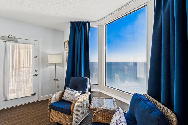 Foto del edificio - 14701 Front Beach Rd