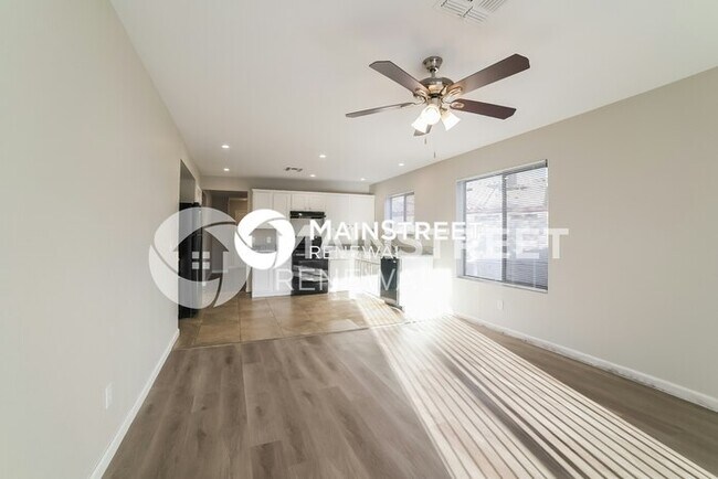 Building Photo - 3 Bedroom Pet-Friendly Home in Phoenix, AZ with Main Street Renewal