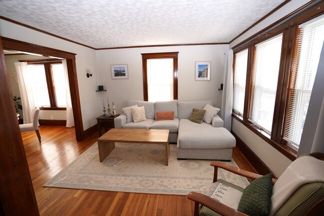 Building Photo - 15 Perthshire Rd