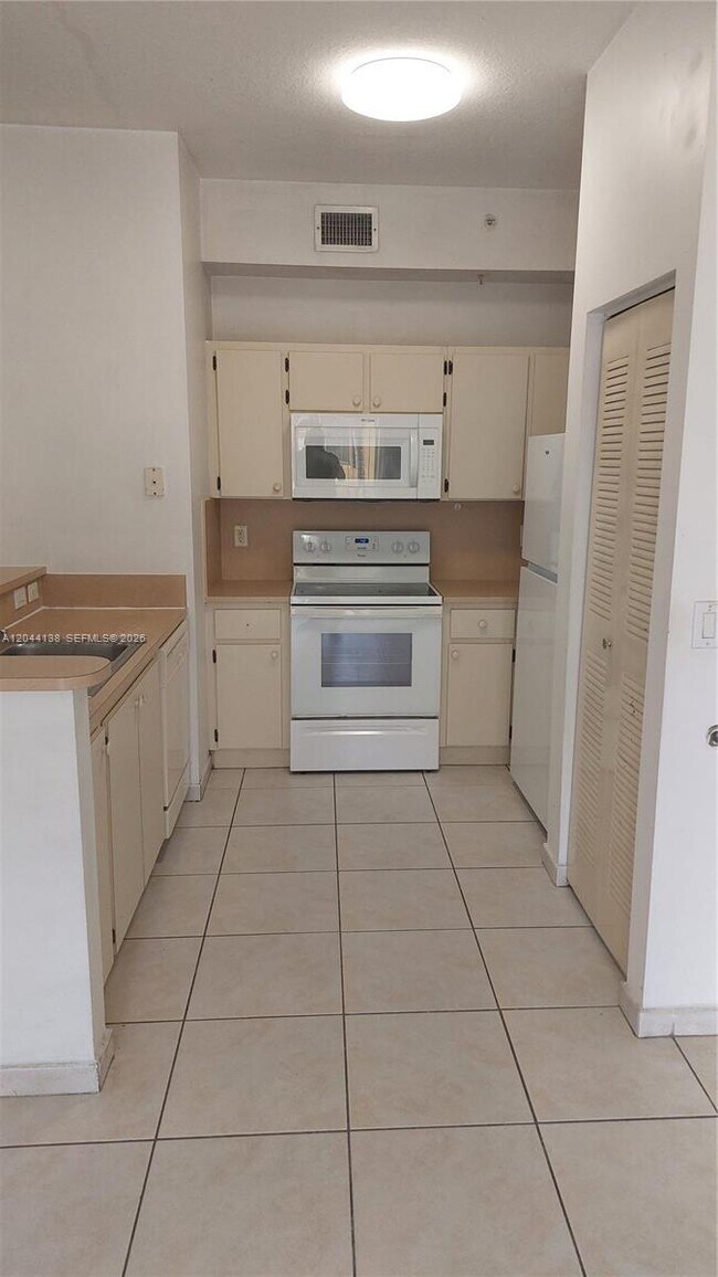 Foto del edificio - 7290 NW 114th Ave
