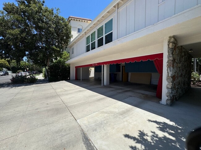 Building Photo - 4418 Vantage Ave