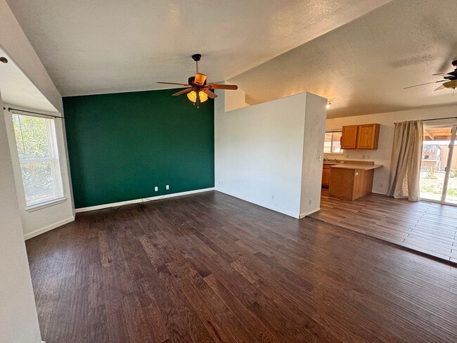 Building Photo - 1456 Gem Dr