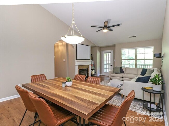 Building Photo - 7204 Michaels Landing Dr