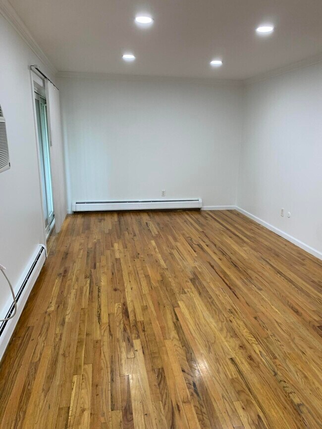 Foto del edificio - 1727 E 14 Mile Rd