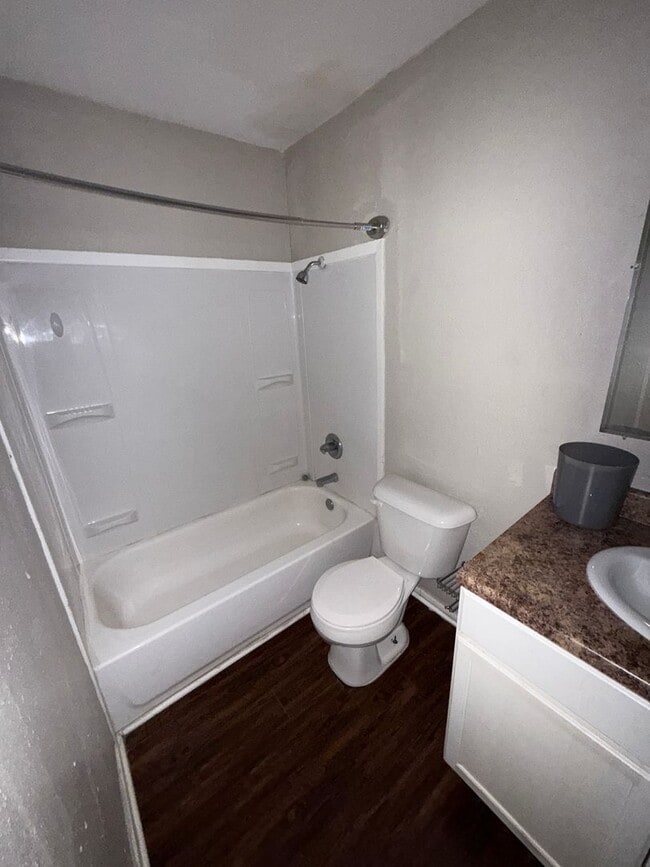 Foto del edificio - 3208 Salisbury Ave