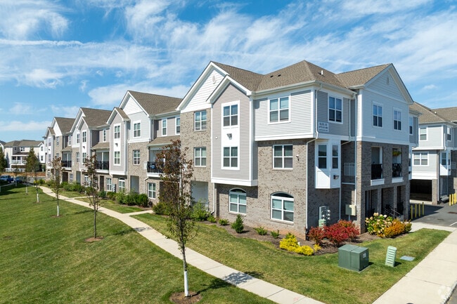 Building Photo - Harbortown Terrace