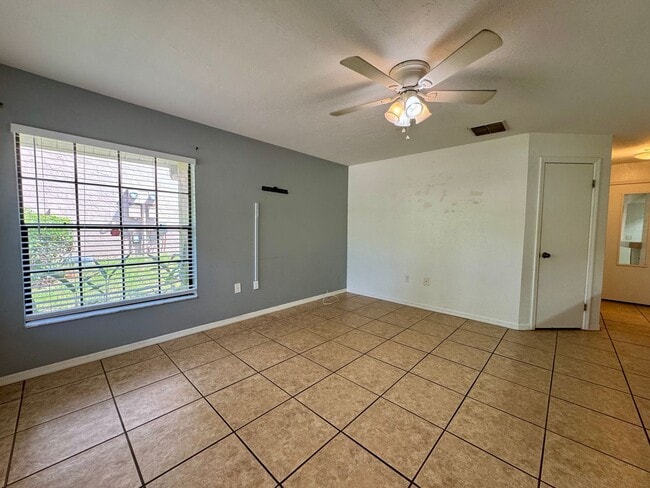 Building Photo - Cozy 2-Bedroom, 1-Bath Home with 1-Car Gar...