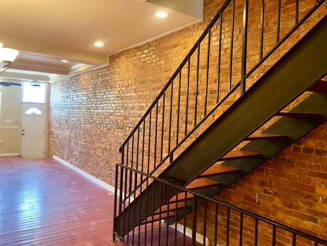 Building Photo - 2122 E Fayette St