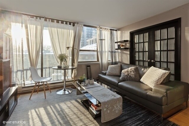 Foto del edificio - 2740 N Pine Grove Ave