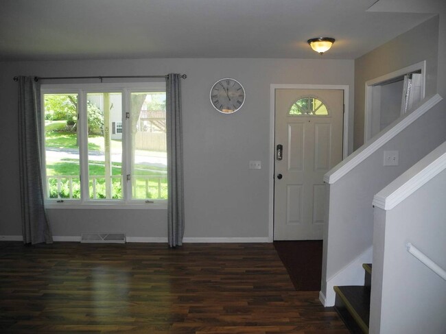 Building Photo - 621 Seven Nations Dr