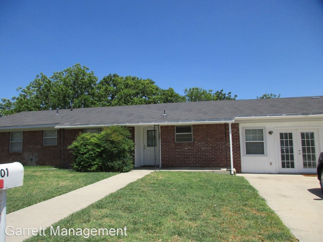 Primary Photo - 4 br, 2.5 bath House - 1501 W 4th St