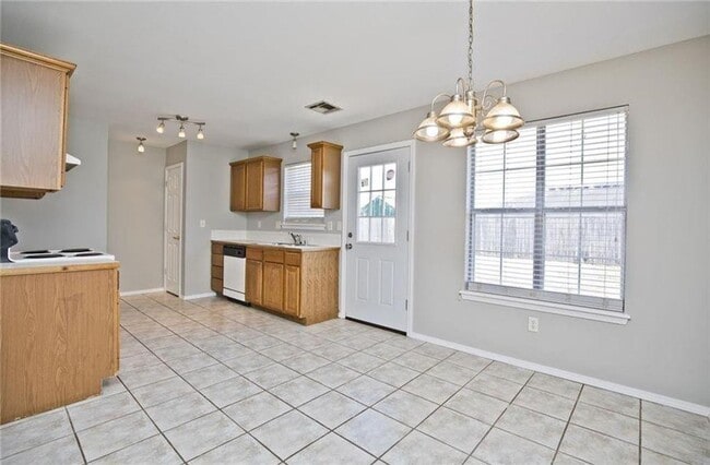 Building Photo - ***520 Walker Street***