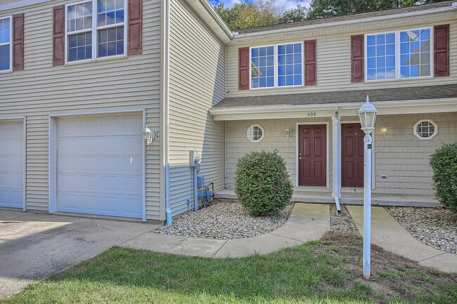 Front view of garage - 315 Windwood Ct