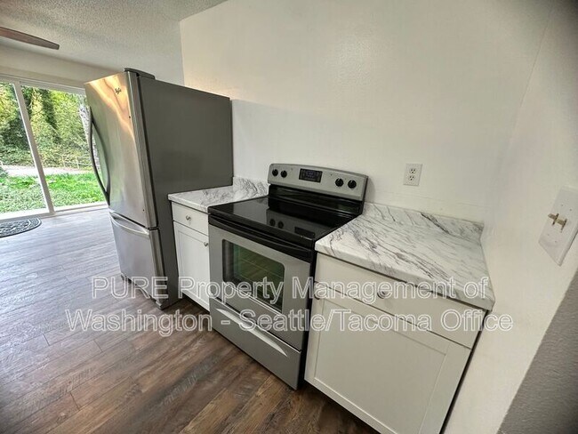 Foto del edificio - 6311 151st St NW