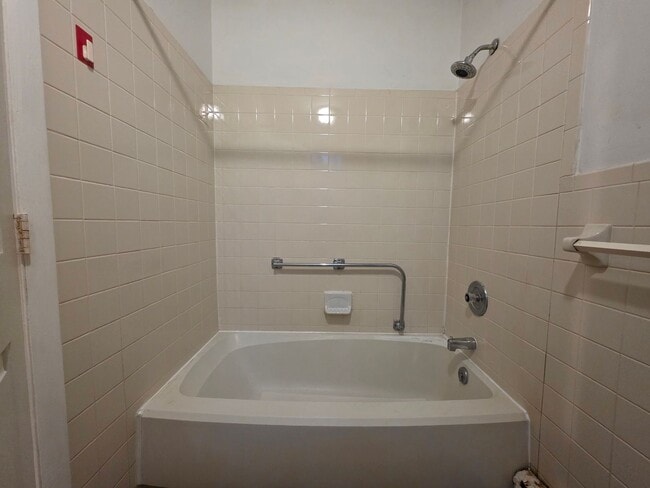 Building Photo - 2717 W 3rd St