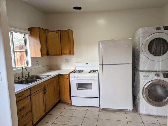 Kitchen - 708 Palisade St