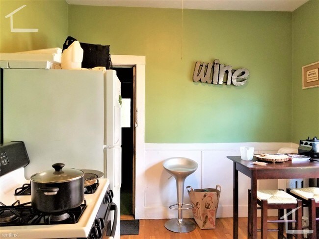Building Photo - 3 br, 1 bath  - 11 Bothwell Rd # 1Q