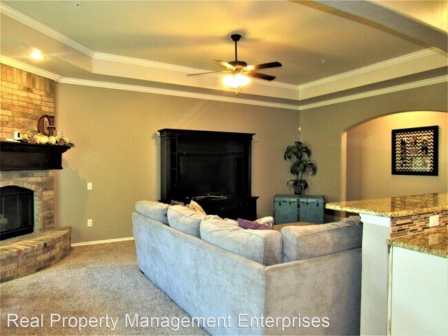 Building Photo - 4 br, 2.5 bath House - 15209 SE 58th St