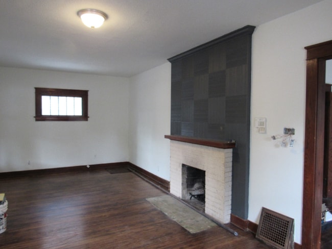 Building Photo - 1286 SW Washburn Ave