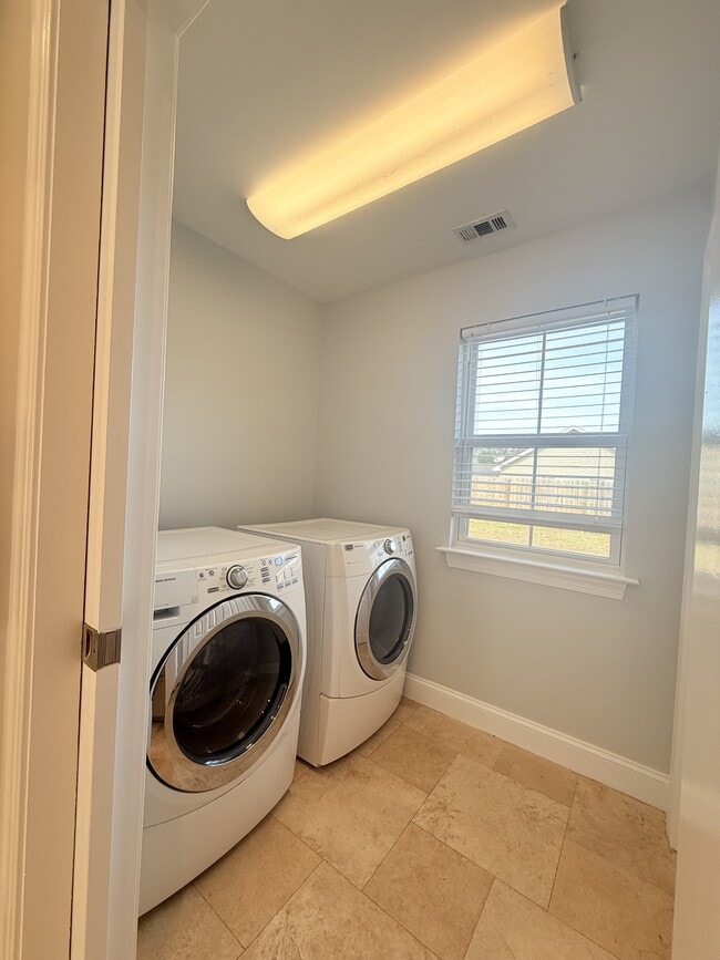 Foto del edificio - 34 Wintergreen Dr