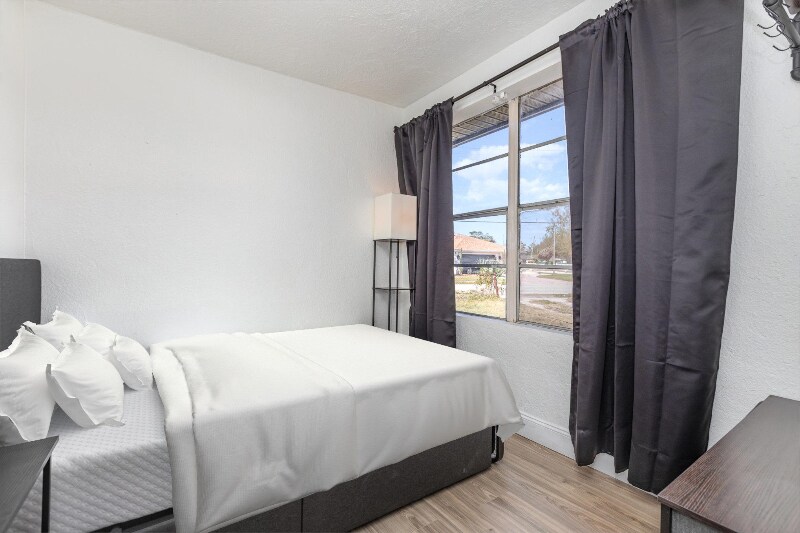 Foto principal - 733 Tarpon Ave