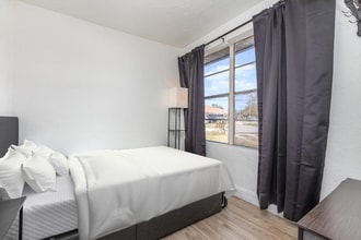 Building Photo - 733 Tarpon Ave