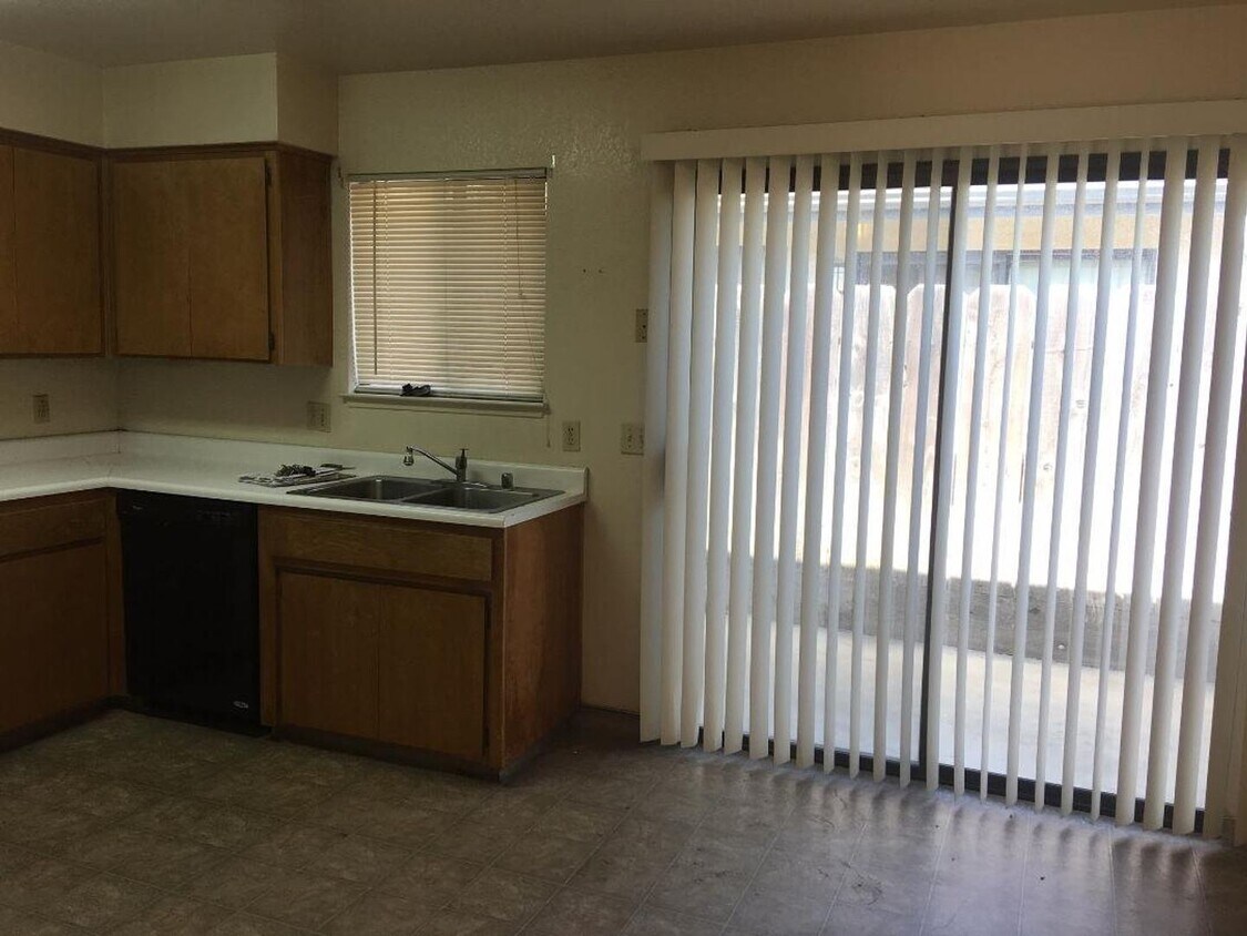 Foto principal - 1816-1776 N Reed Ave
