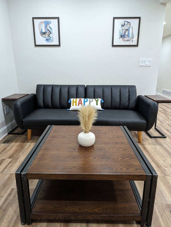 Building Photo - 1303 Colony Dr