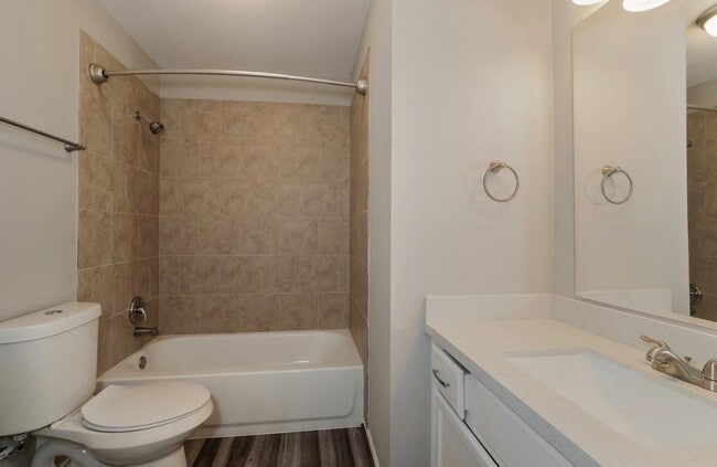 Building Photo - 6915 Eagle Ridge Dr