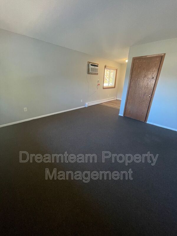 Building Photo - 2122 Belmont Ln