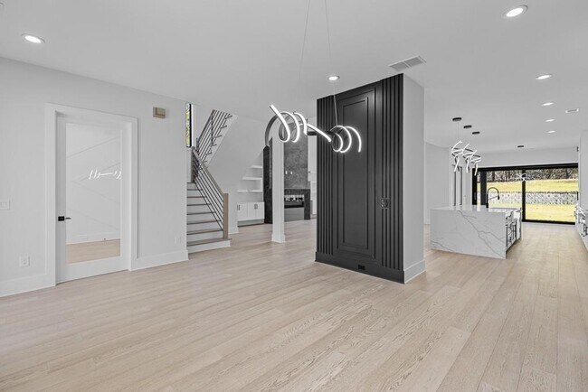 Foto del edificio - 555 Versailles Dr
