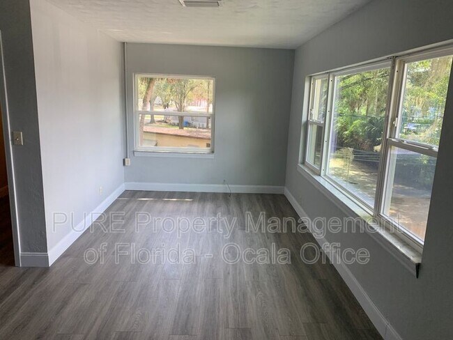 Foto del edificio - 5575 NE 30th St