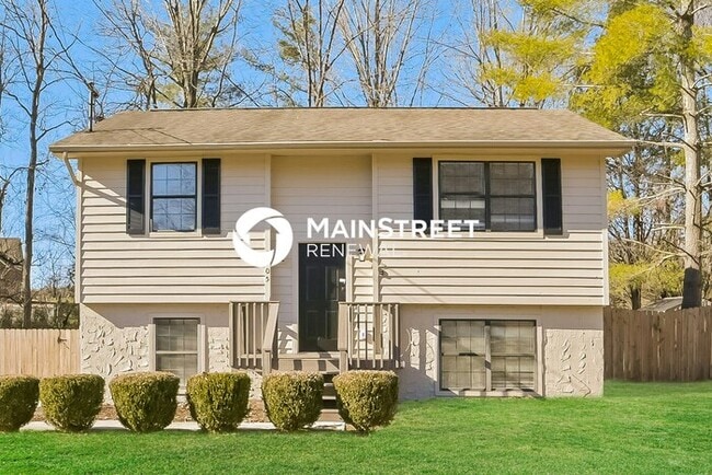 3 Bedroom Pet-Friendly Home in KNOXVILLE, TN with Main Street Renewal - 3 Bedroom Pet-Friendly Home in KNOXVILLE, TN with Main Street Renewal
