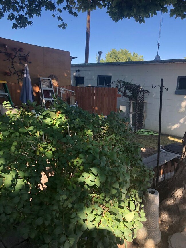 Foto del edificio - 2 bed 1 bath mobile home located on south ...