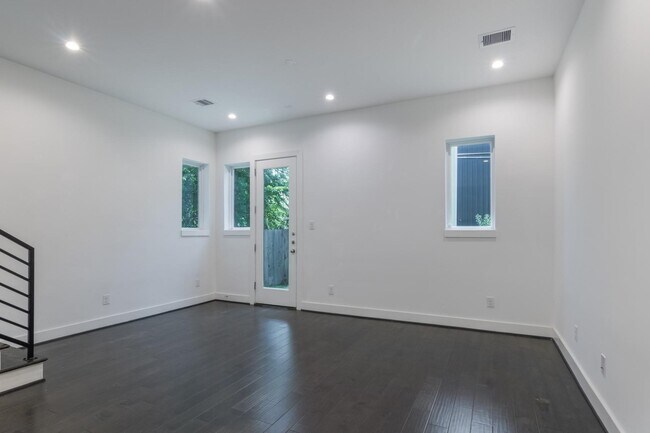 Foto del edificio - 5841 Dolores St