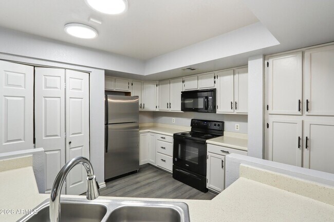 Foto del edificio - 1331 W Baseline Rd
