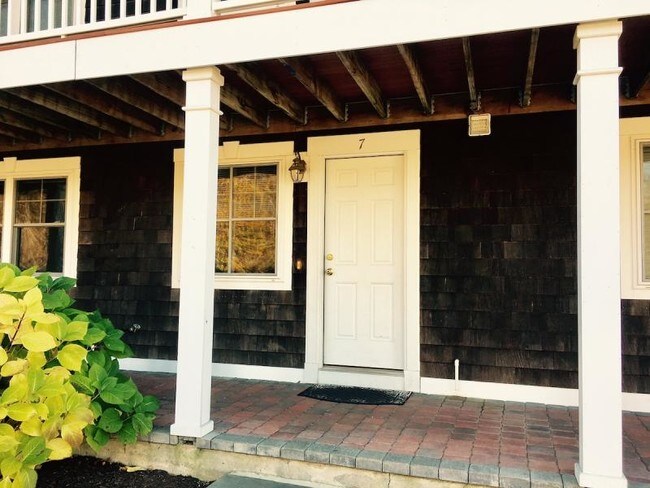 Building Photo - 33 Starr Dr