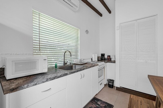 Foto del edificio - 1044 SW 13th Ct