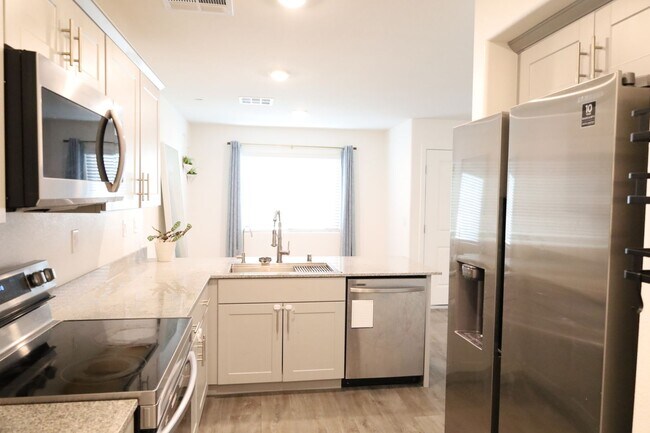 Foto del edificio - Luxury 3 Bedroom 3 Bathroom Townhouse!