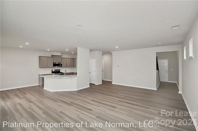 Building Photo - 4 br, 2.5 bath House - 12816 Canterbury Ca...
