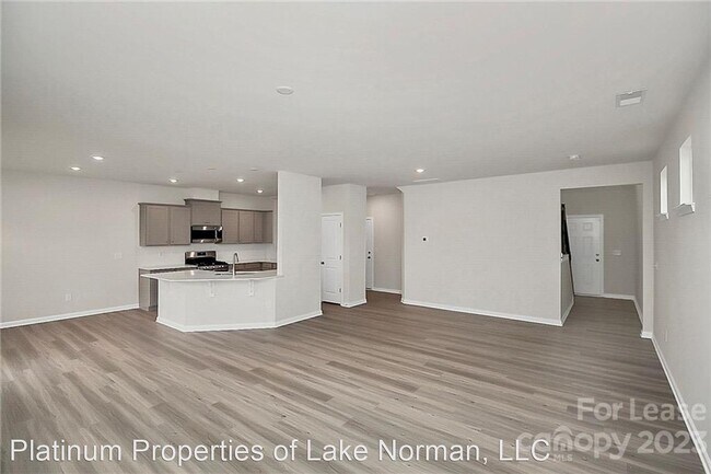 Foto del edificio - 4 br, 2.5 bath House - 12816 Canterbury Ca...